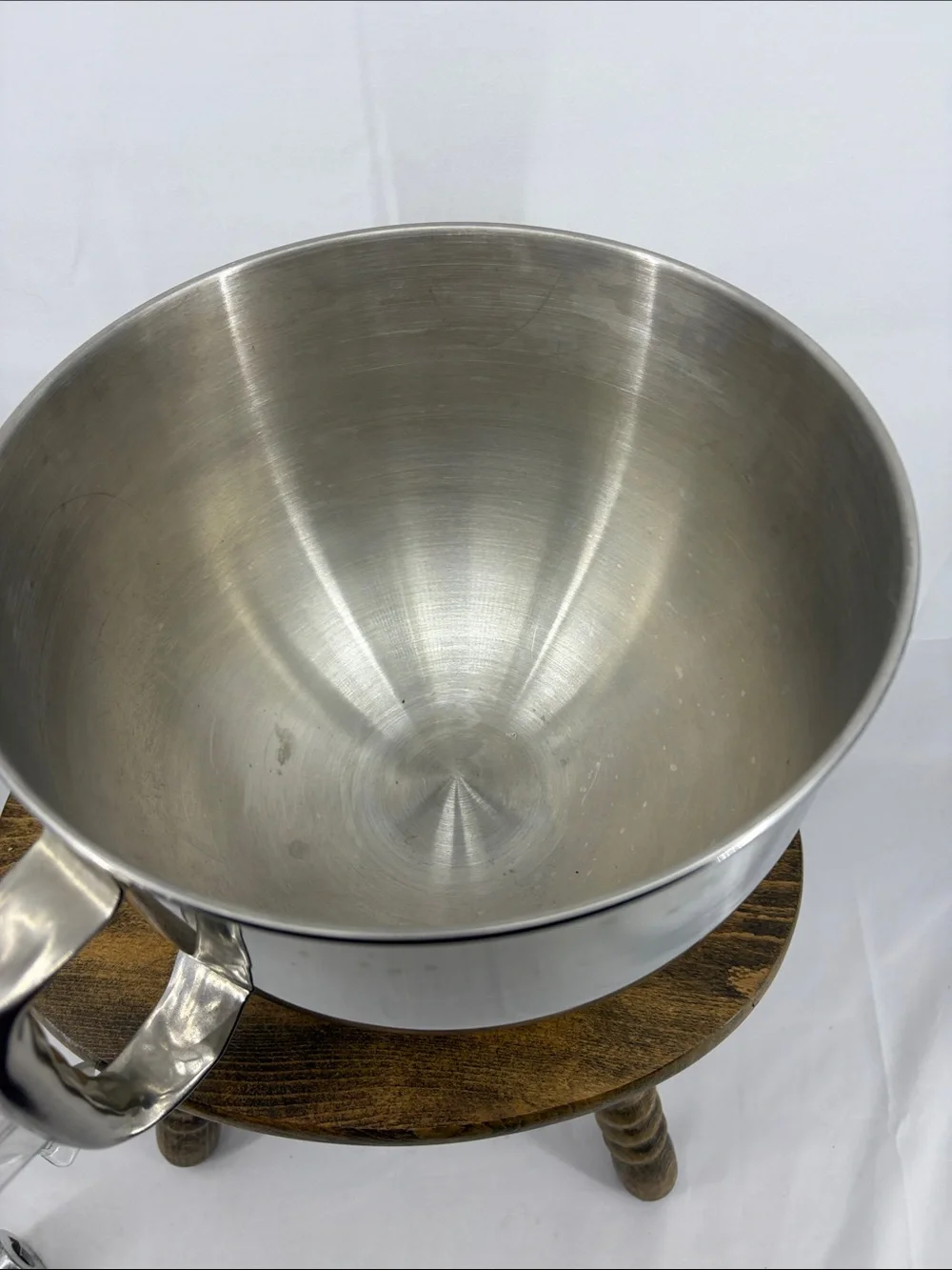 KitchenAid 6 quart Stainless Steel Mixing Bowl, Wisk, Beater, Pouring Shield
